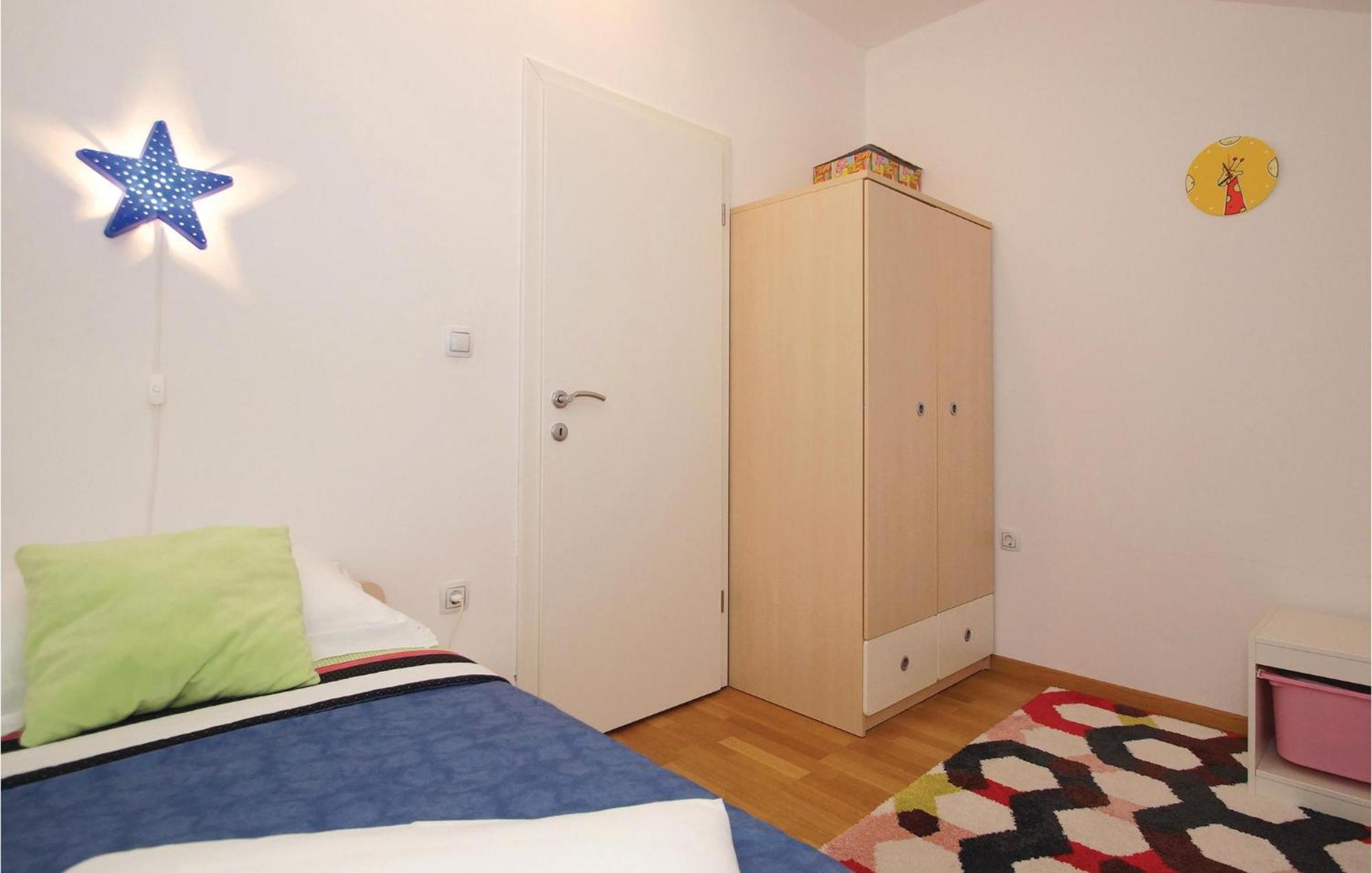 Awesome Apartment In Racisce With Wifi Exterior photo