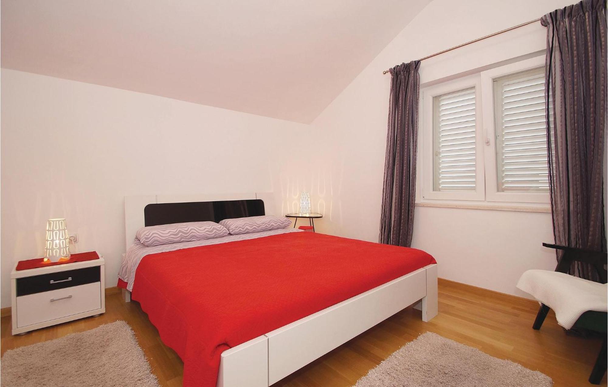Awesome Apartment In Racisce With Wifi Exterior photo