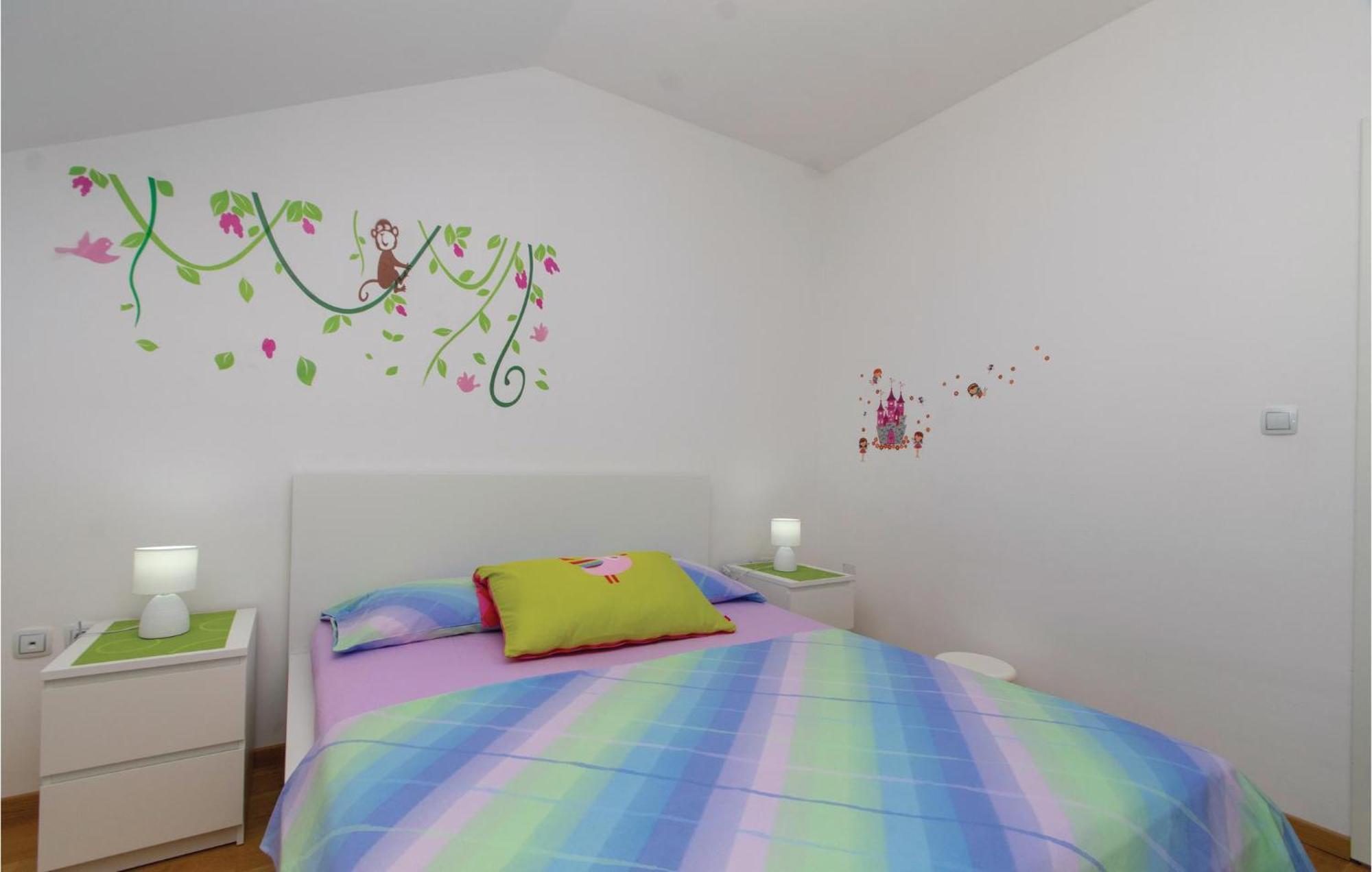 Awesome Apartment In Racisce With Wifi Exterior photo