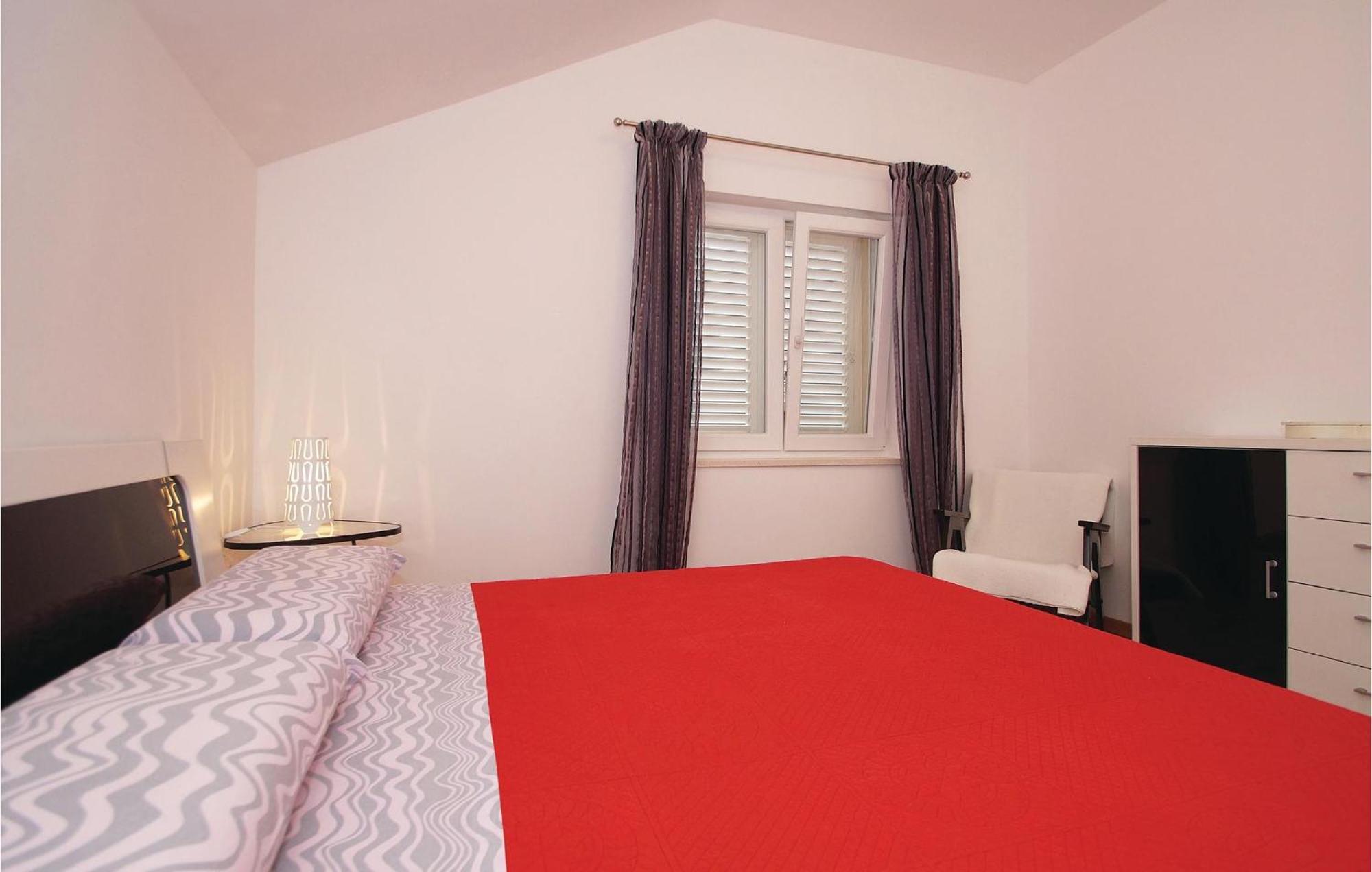 Awesome Apartment In Racisce With Wifi Exterior photo