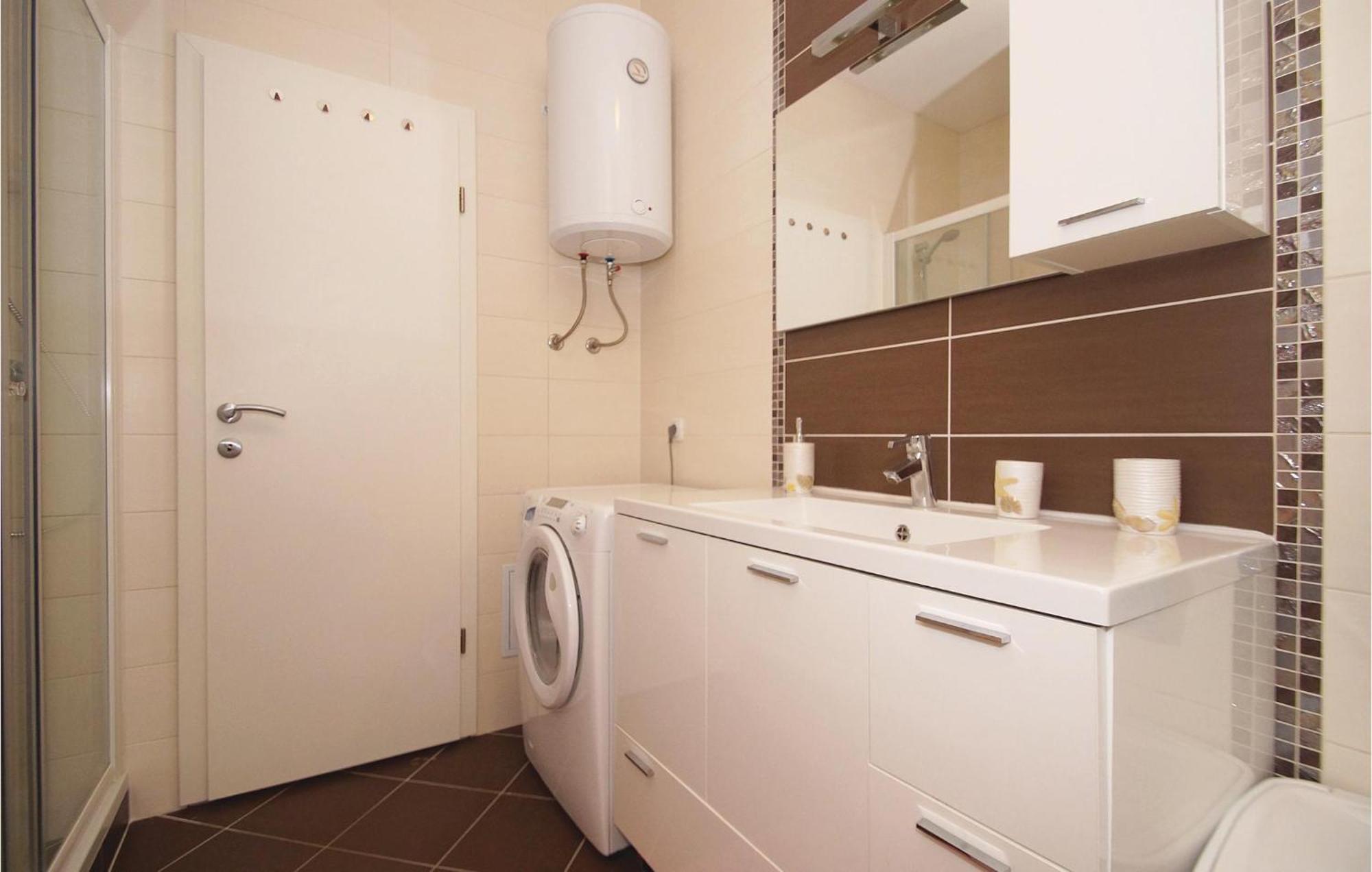 Awesome Apartment In Racisce With Wifi Exterior photo