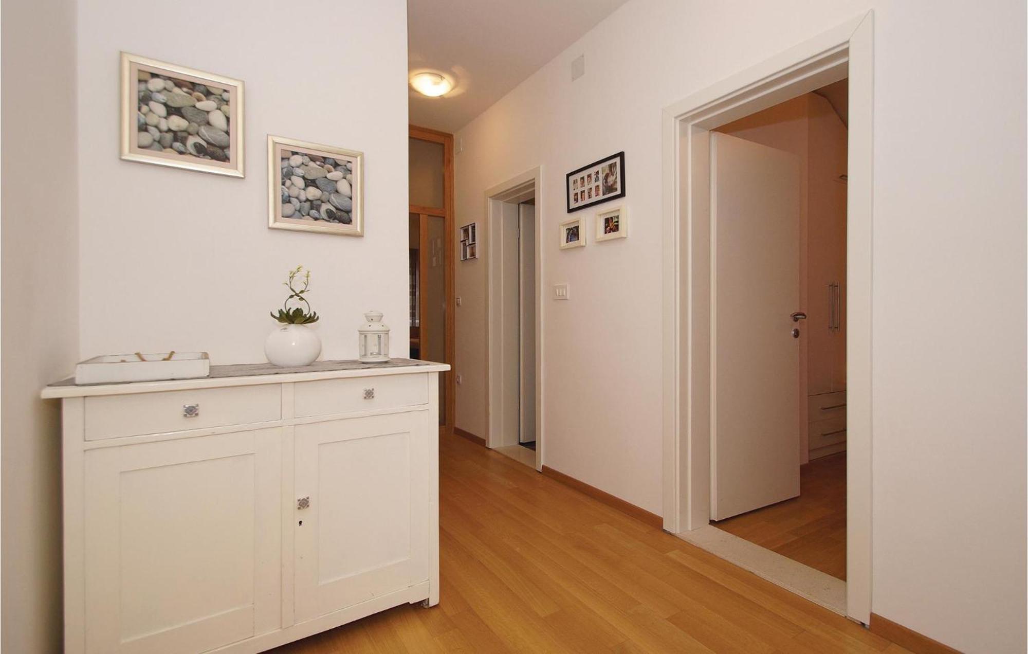 Awesome Apartment In Racisce With Wifi Exterior photo