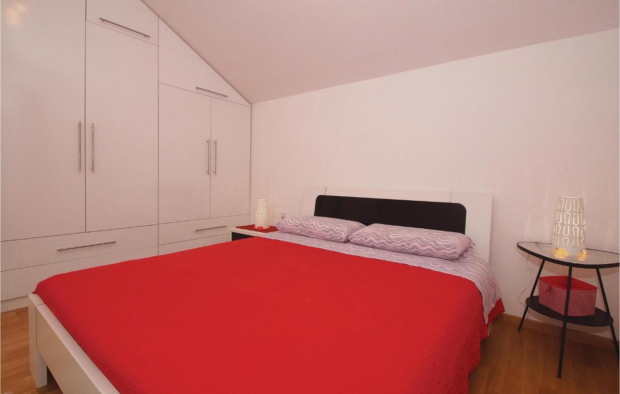 Awesome Apartment In Racisce With Wifi Exterior photo