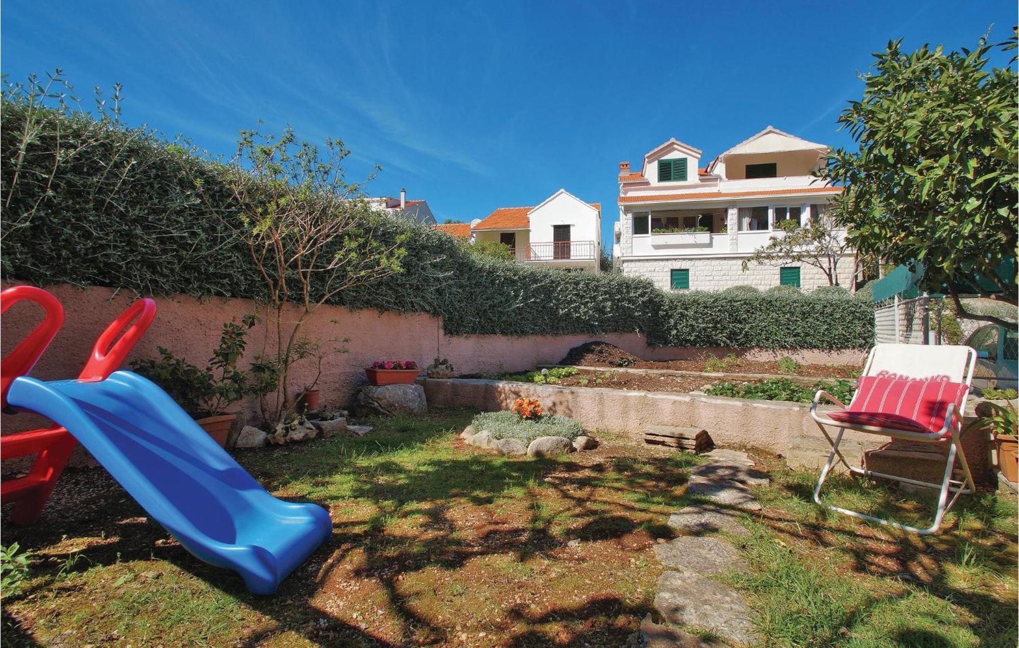 Awesome Apartment In Racisce With Wifi Exterior photo